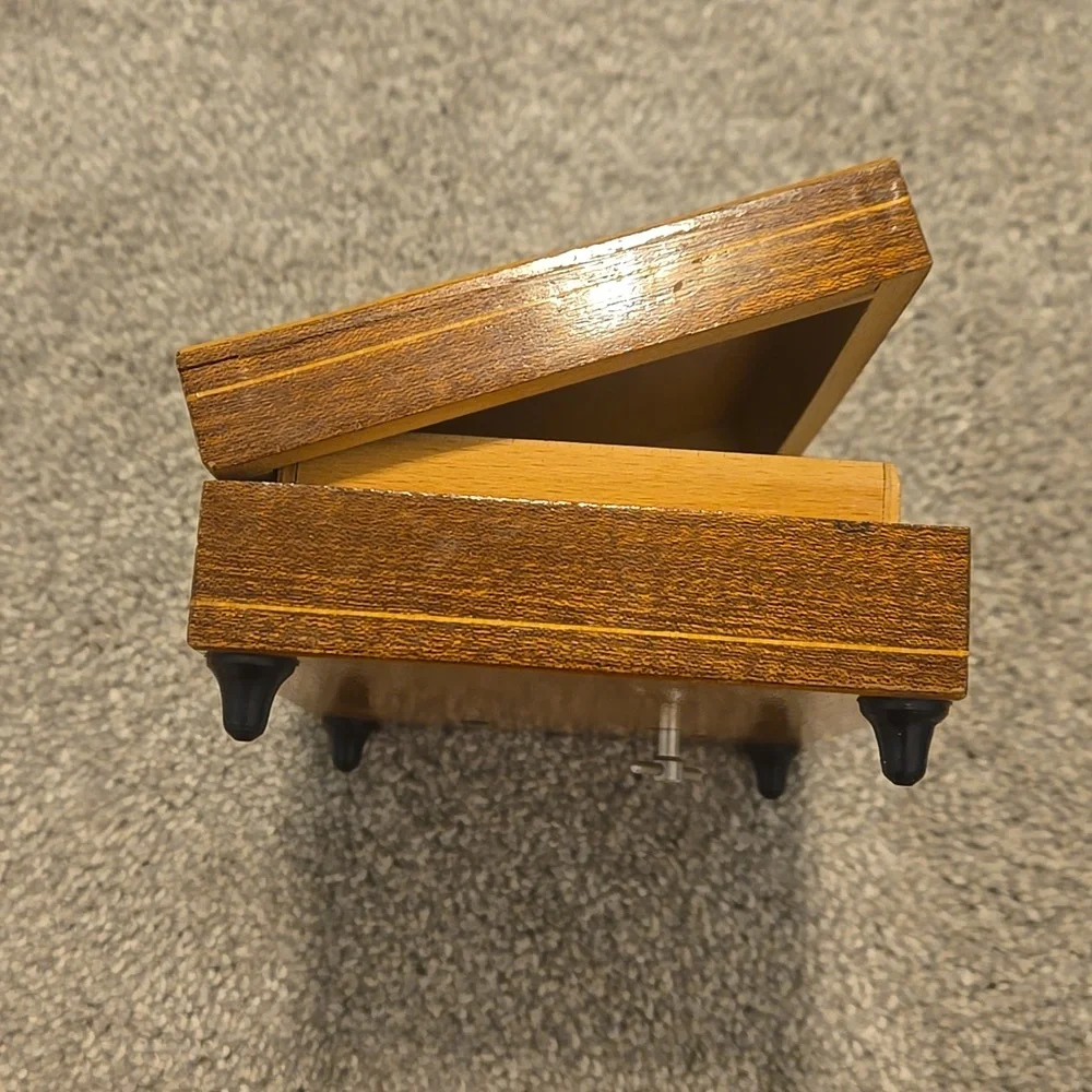 Vintage Swiss Mapsa Wooden Inlay Birds at Fountain Music Box - Picture 7 of 8